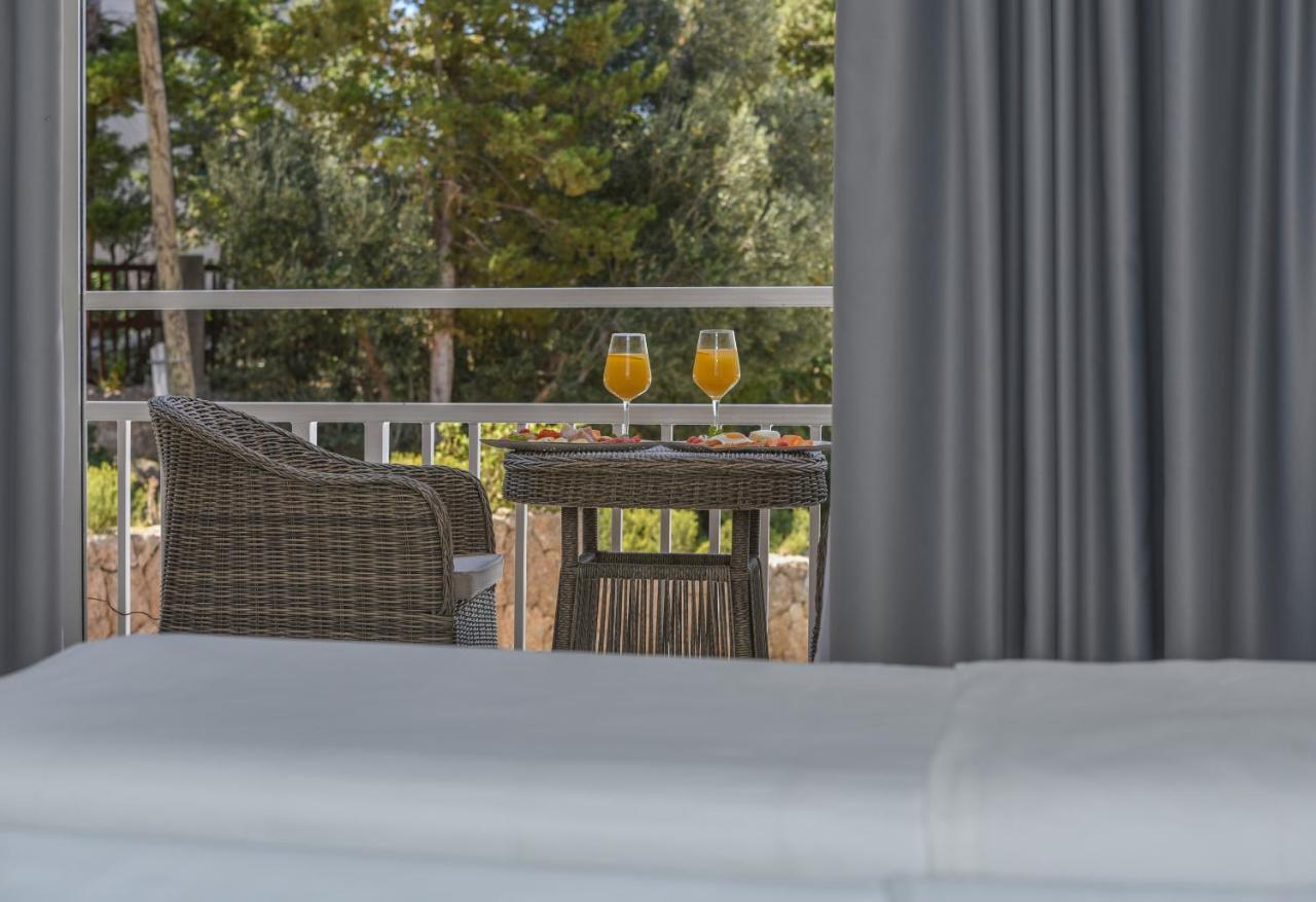 Doppel-/Zweibettzimmer mit Balkon