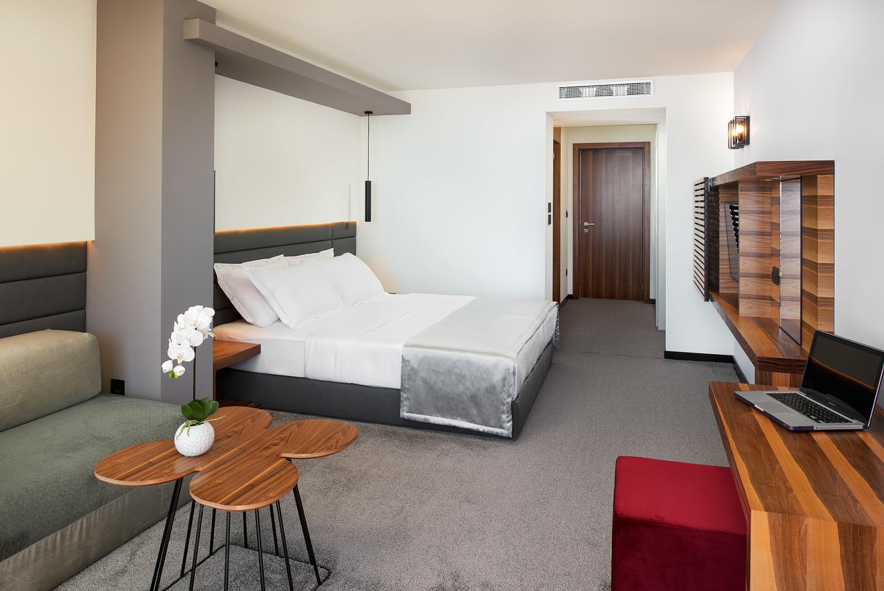 Deluxe Double Room Side Sea View