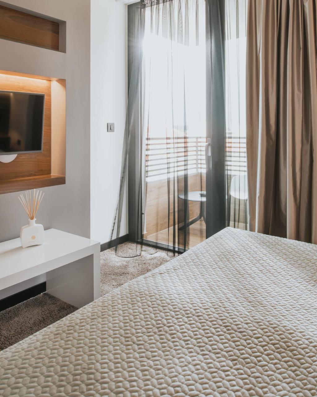 Deluxe Double Room Side Sea View
